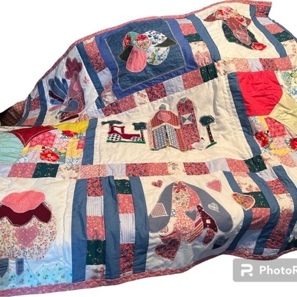 Lap/baby appliquéd quilt with farm animals and front pocket